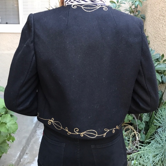 Vintage black wool cropped blazer with gold embroidery - Picture 4 of 12